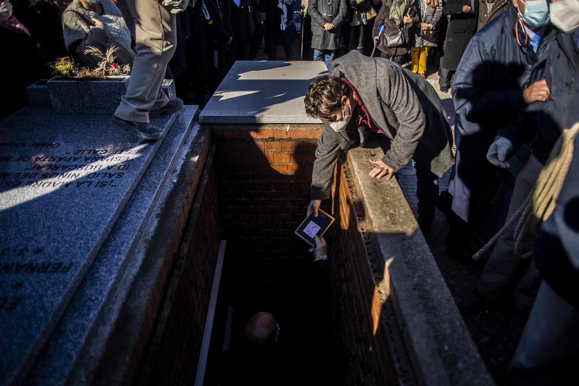 Almudena Grandes entierro 1